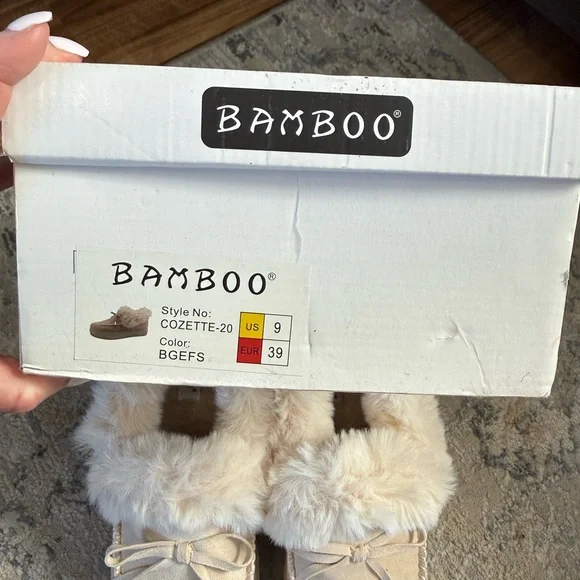 Bamboo Cozette Low Top Faux Fur Lined Cream Boots Size 9 NWT - Picture 6 of 6